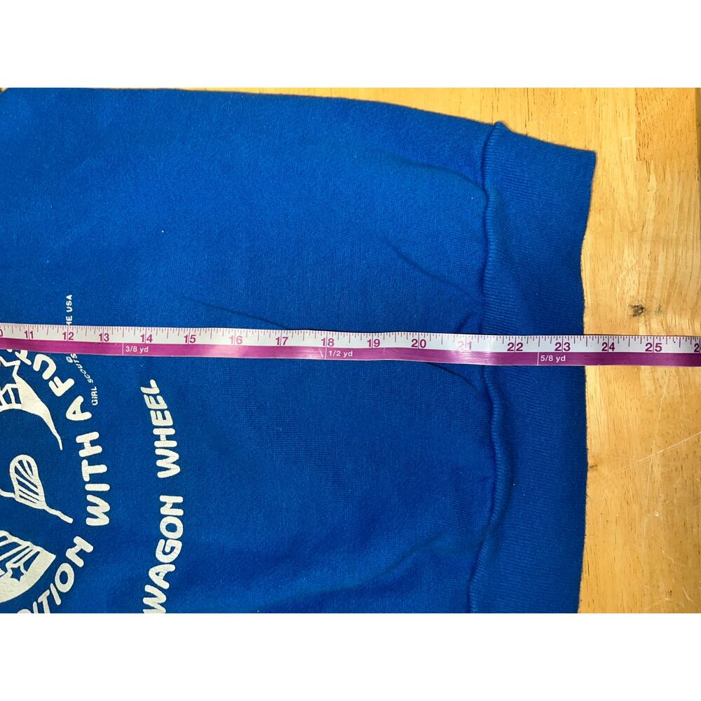 Vintage Girl Scouts Sweatshirt 75 Tradition Wagon Wheel USA Blue Crewneck 80s S - Picture 9 of 9